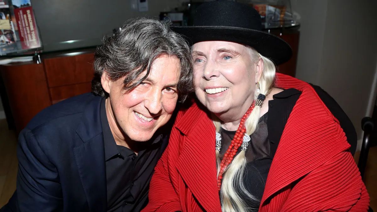 Cameron Crowe dit que le biopic de Joni Mitchell pourrait arriver d'ici Noël 2025