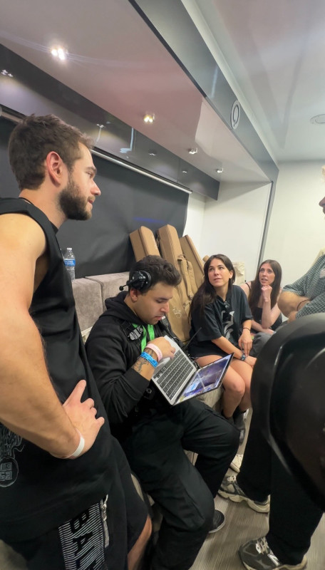 Narration d'en haut : David Carreno partage ce qu'il faut pour piloter des drones lors de spectacles EDM