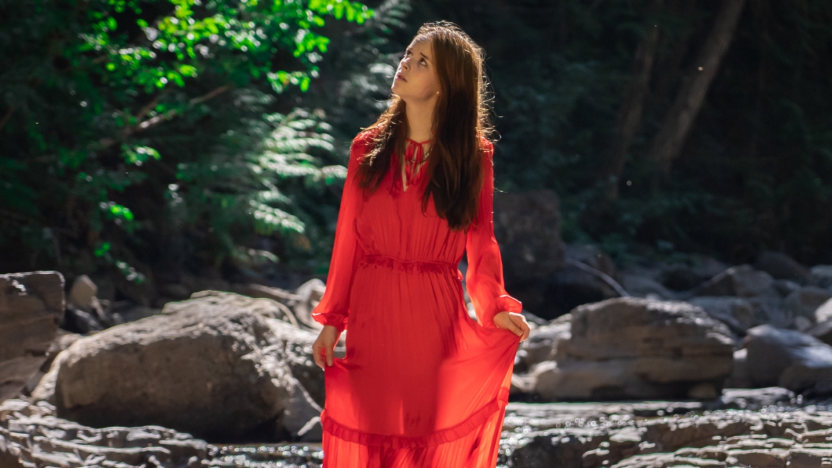 Le premier album solo à posthumes de Nell Smith, Anxious, annoncé