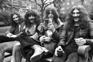 Black Sabbath récupère les premières démos de Earth après le règlement avec l'ex-manager