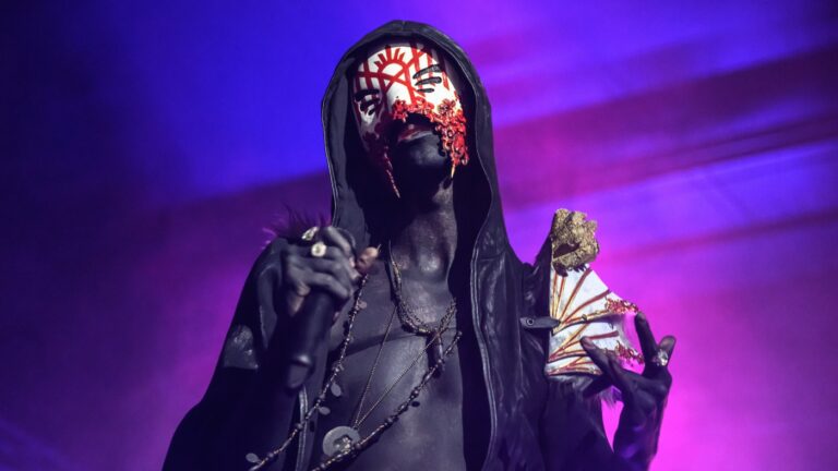 Sleep Token est le deuxième groupe hard-rock à frapper le n ° 1 sur les ...