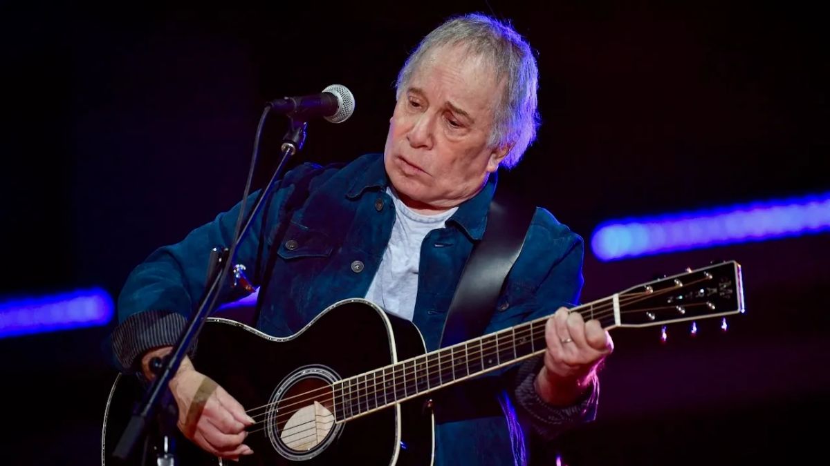 Paul Simon interprète "Kodachrome" après que le fan lui offre 20 $: Watch