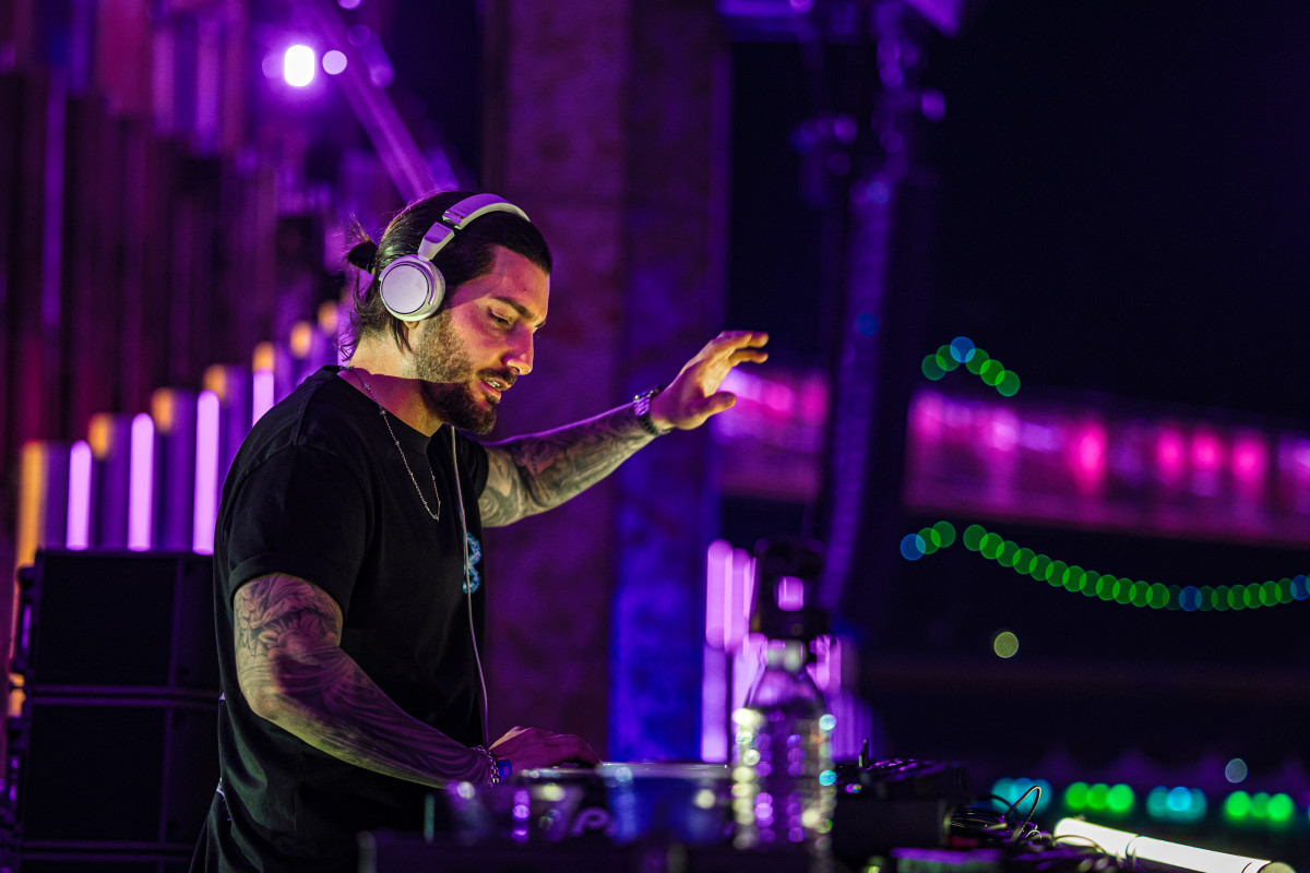 Alesso et Sentinel Channel Raw Emotion sur un nouveau single tonitruant "Liberté"