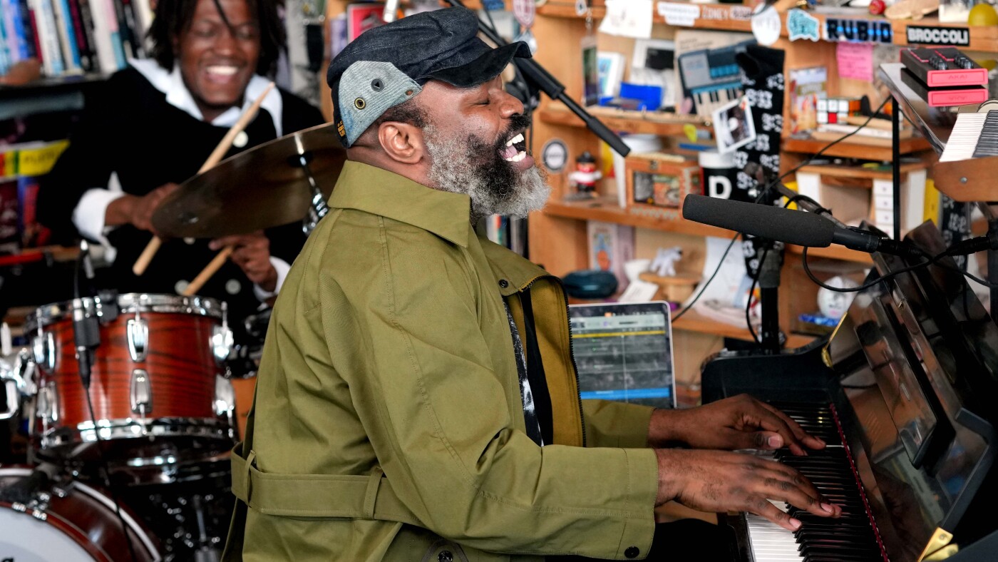 Tiny Desk Concert: NPR