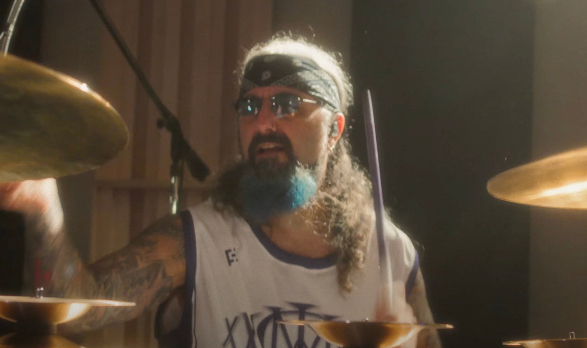 A photo of Mike Portnoy playing with Dream Theater.