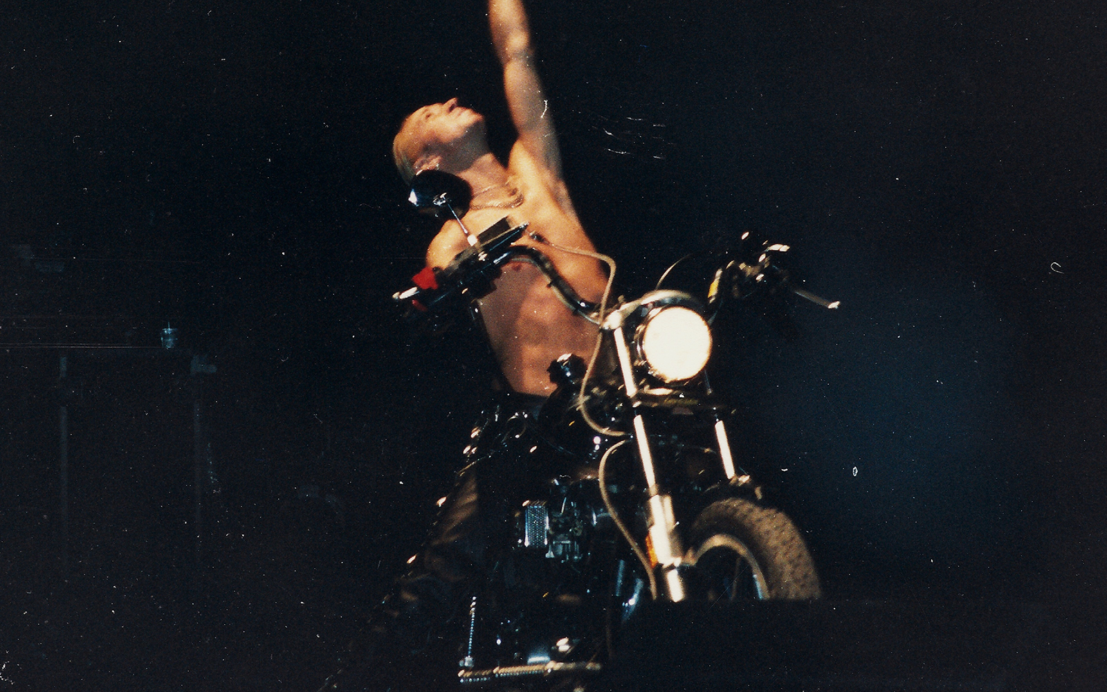 Photo of Rob Halford fronting Judas Priest in 1981.
