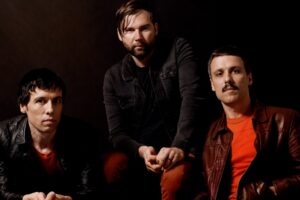 Les Cribs annoncent un nouvel album vendant une ambiance, Song Song