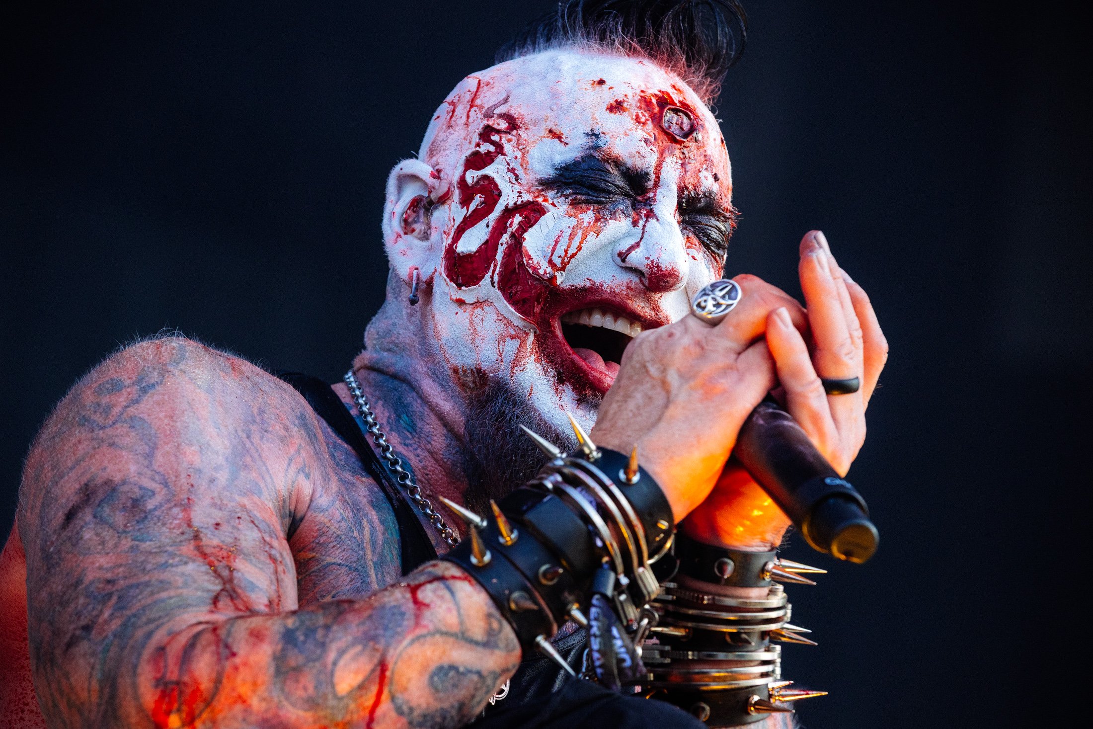 A photo of Mudvayne.