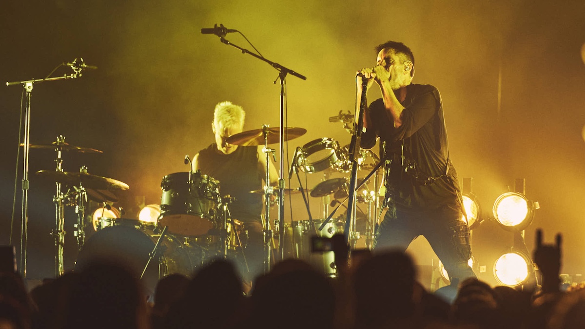 Les ongles de neuf pouces servent un festin pour les yeux et les oreilles à Brooklyn: revue