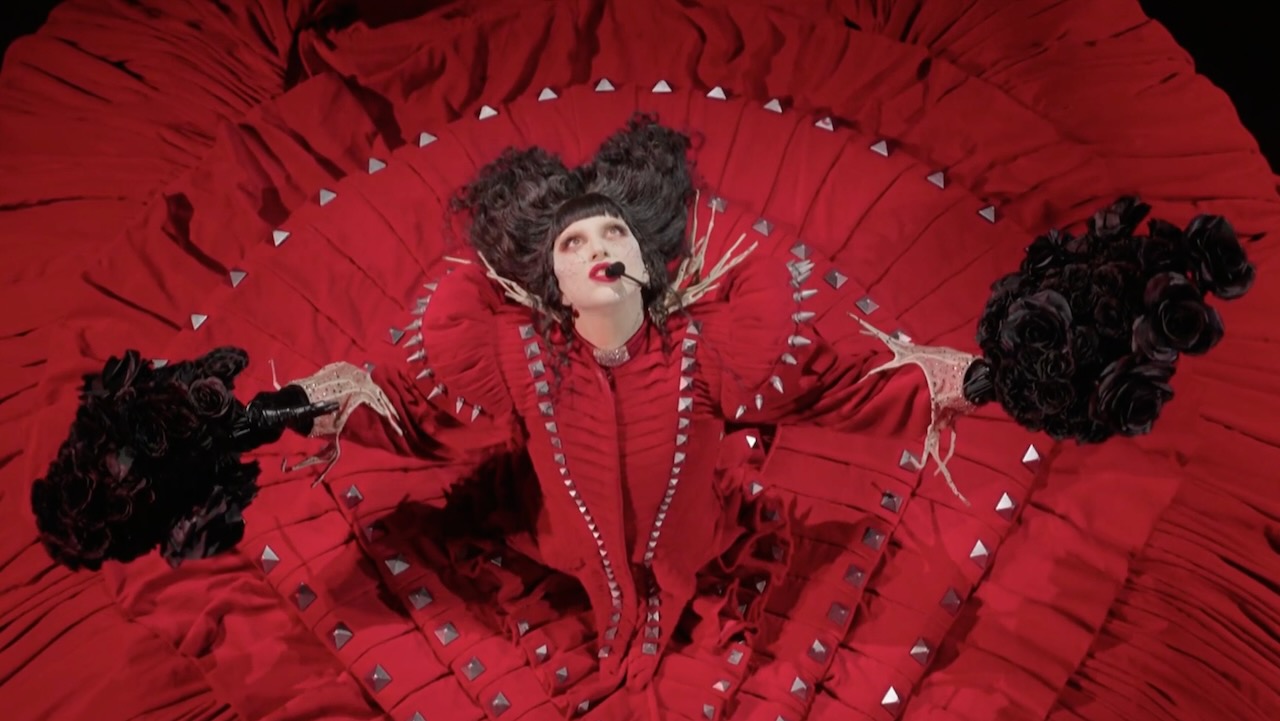 Lady Gaga interprète "Abracadabra" et "The Dead Dance"