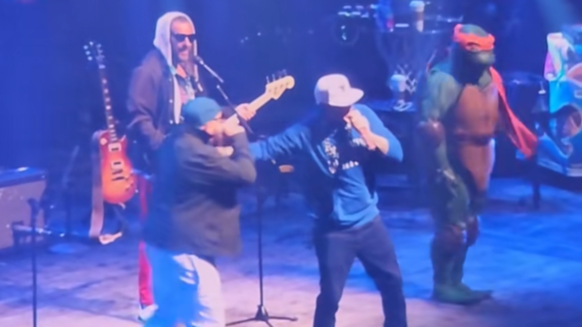 Adam Sandler lance la tournée avec Vanilla Ice, Kevin James, Ninja Turtle