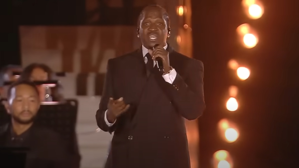 Clipse fait l'histoire comme les premiers rappeurs à jouer au Vatican