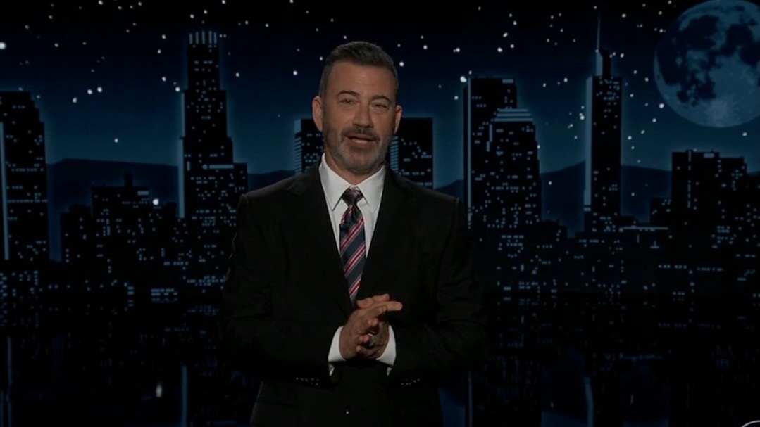 Jimmy Kimmel donne un monologue émotionnel et résolu dans le premier spectacle de la suspension