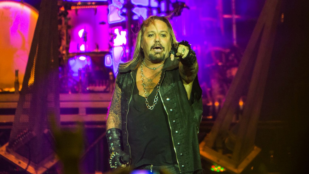 Vince Neil de Mötley Crüe a eu trois coups menant au "Big" "