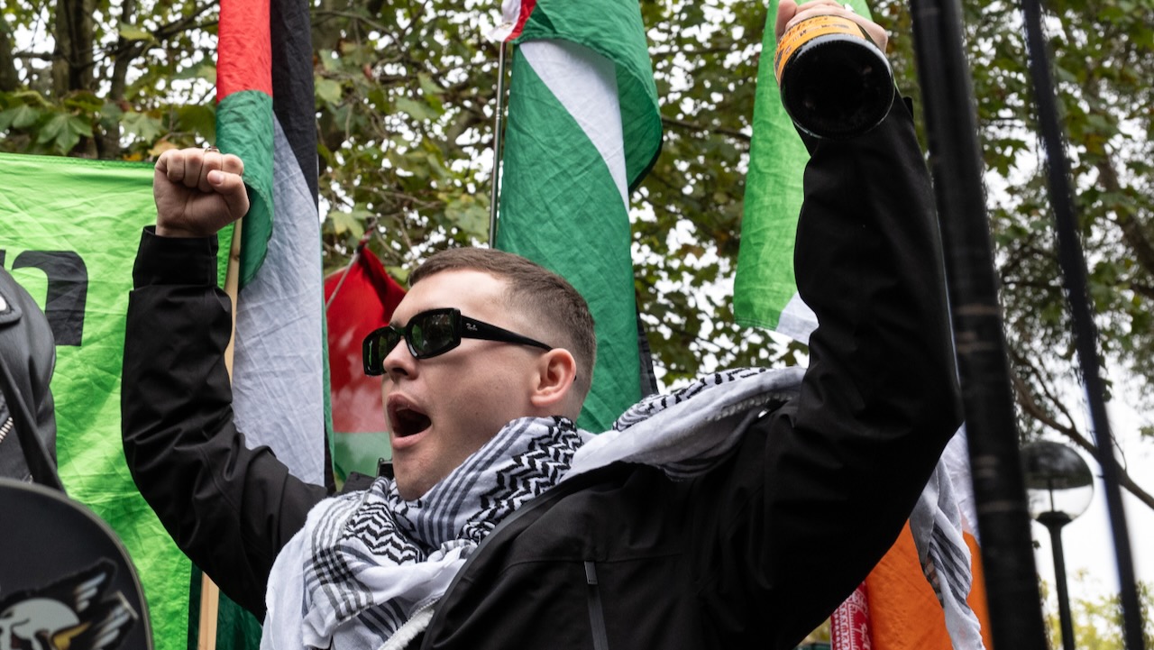 Accusation de terreur contre le membre de la rotule Mo Chara jeté par le tribunal britannique