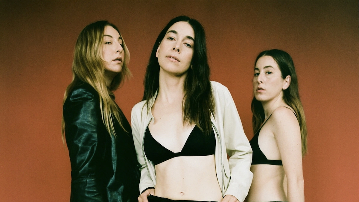Les fans de Haim enquêtent "Pourquoi y a-t-il un Farter à chaque émission?"