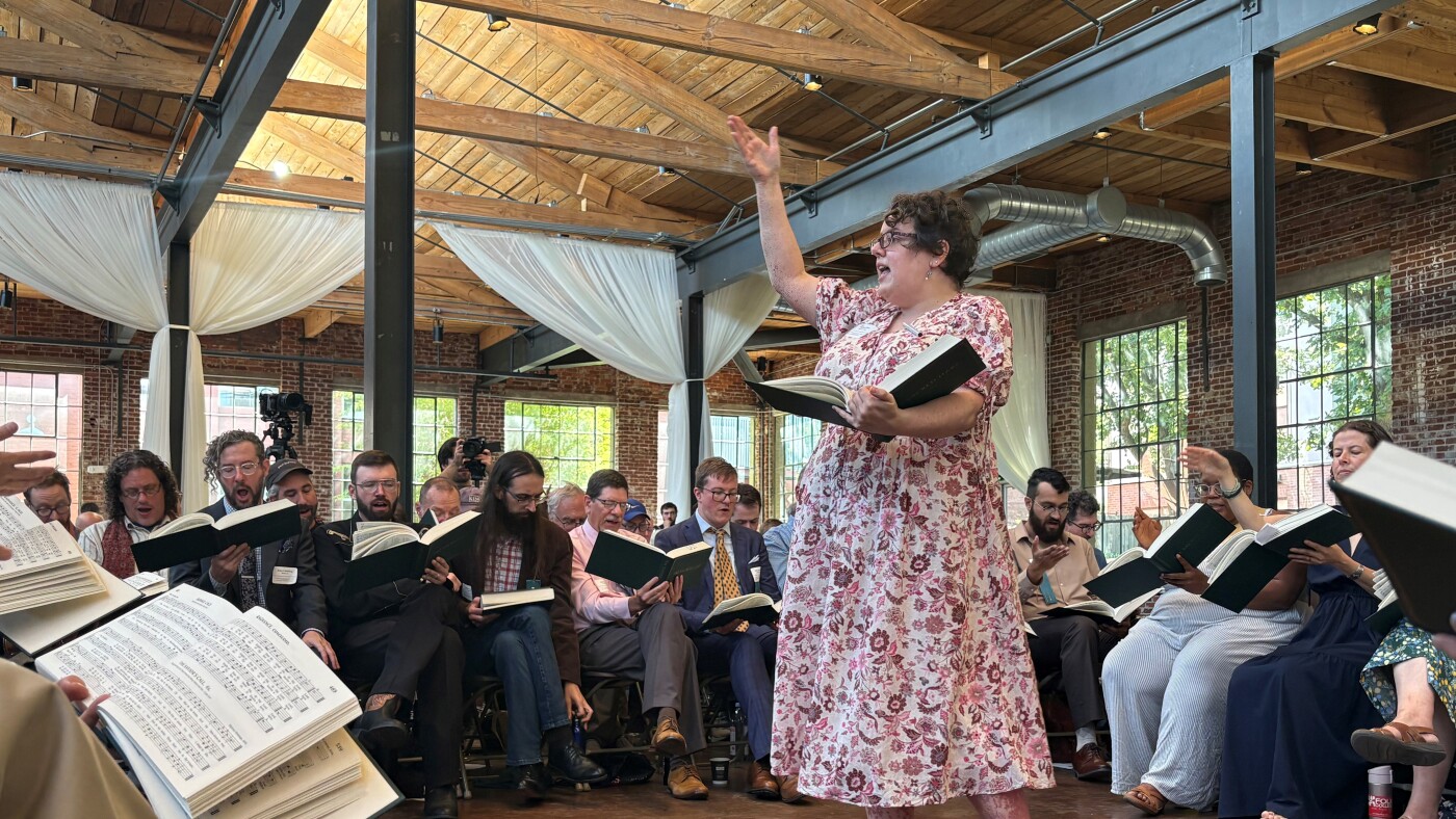 Mise à jour de 1844 Sacred Harp Songbook reflète la nouvelle génération de chanteurs: NPR