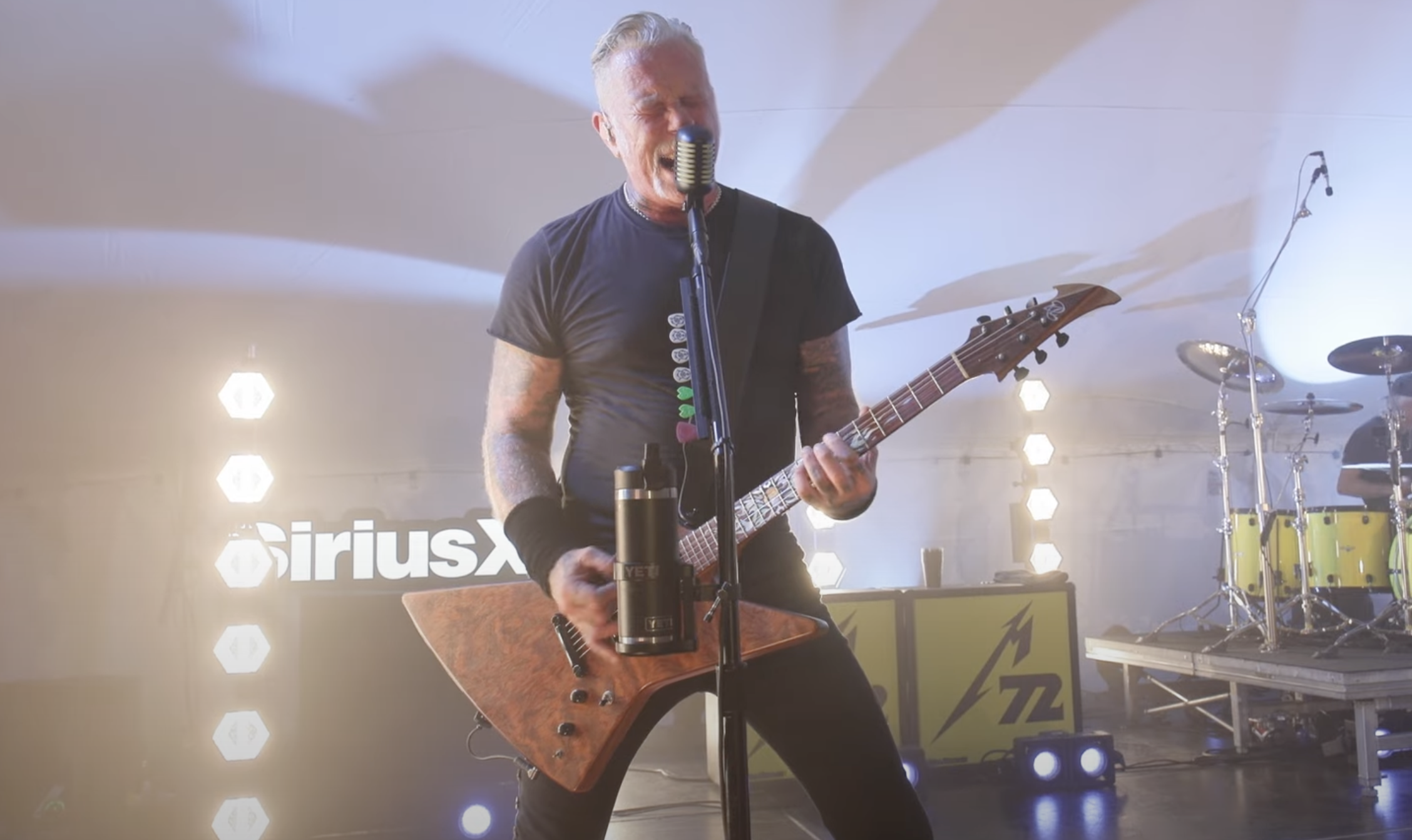 A photo of Metallica.