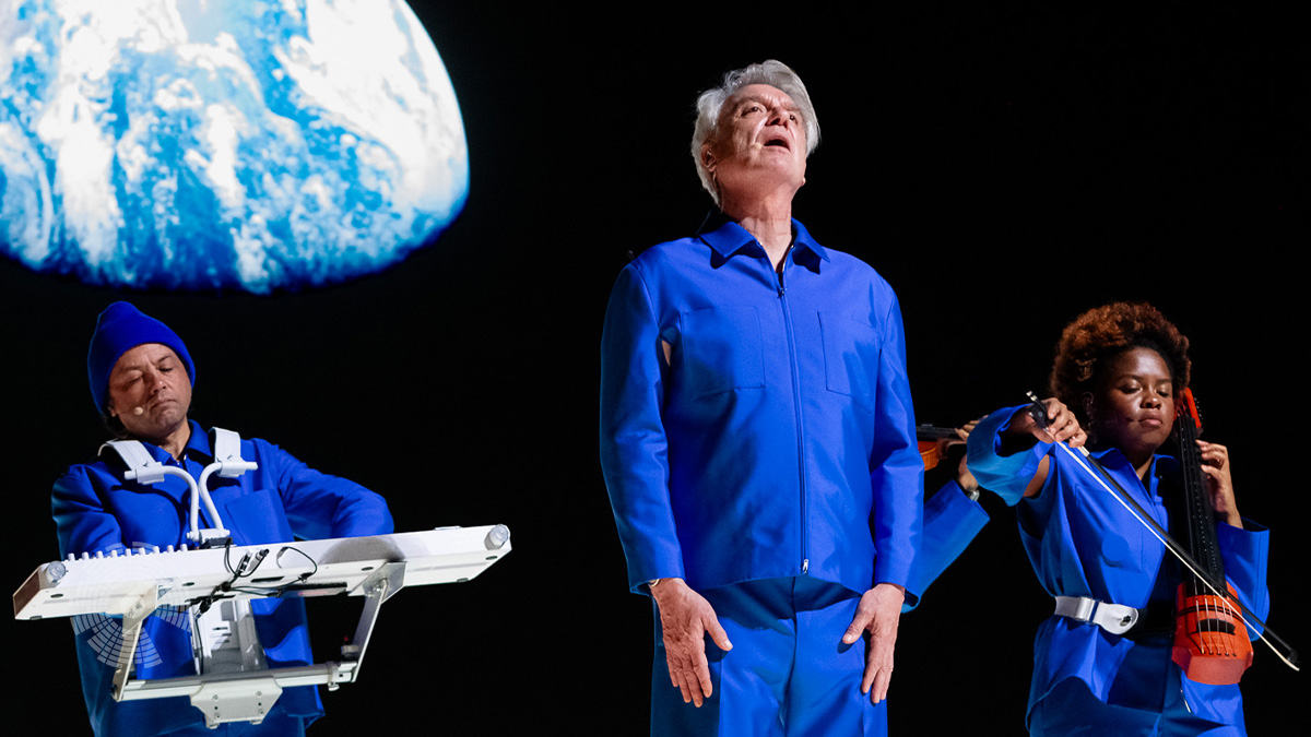 La nouvelle tournée de David Byrne est pleine d'art, de joie et de magie: critique + photos
