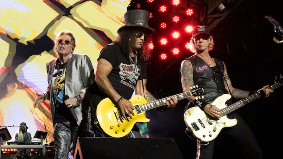 Slash dit que le nouvel album de Guns N' Roses « arrive » et que le groupe a « tellement de matériel »