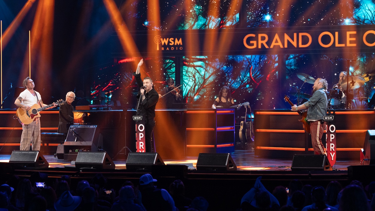 Shinedown lance la nouvelle chanson "Searchlight" pendant le set de Grand Ole Opry