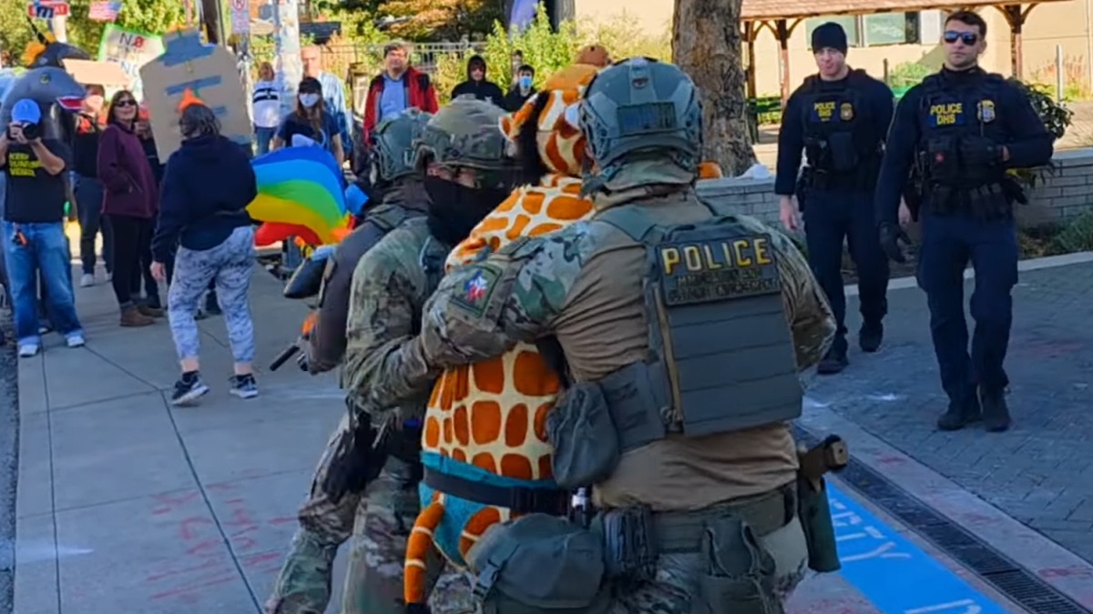 Le comédien Robby Roadsteamer arrêté par ICE à Portland