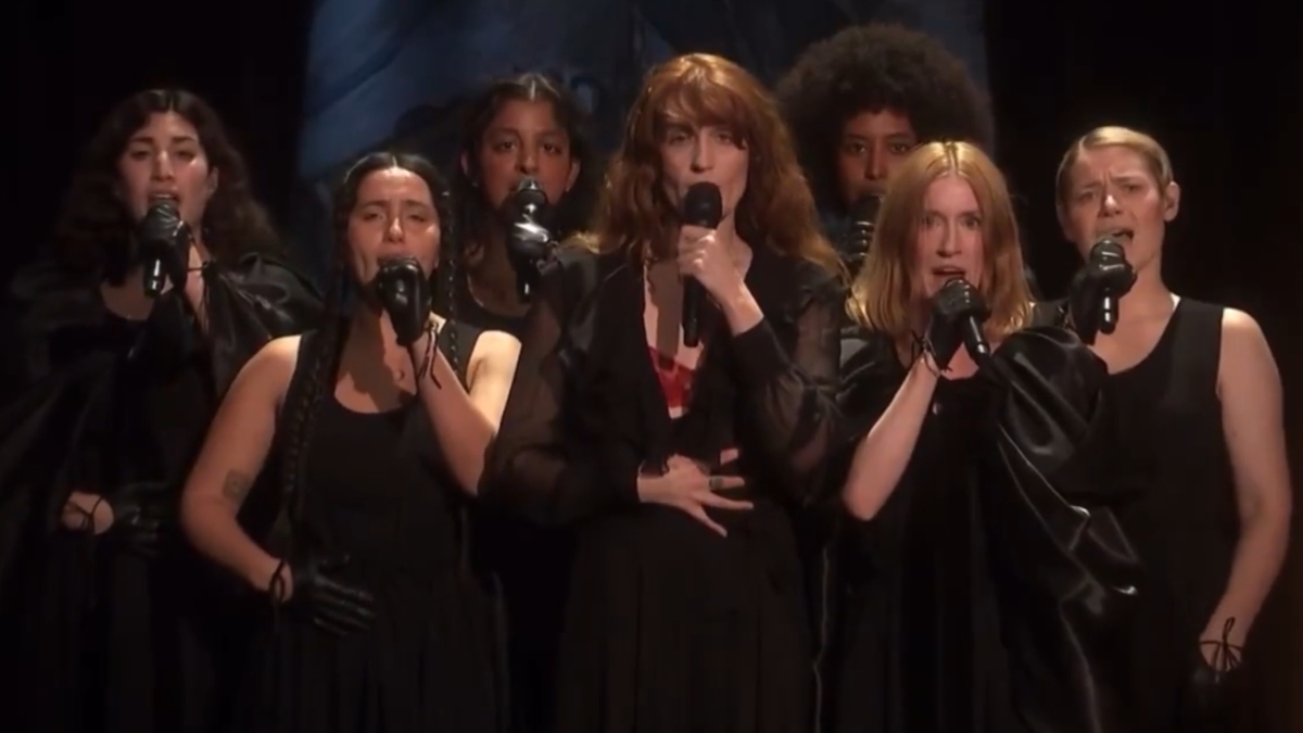 Florence + The Machine interprètent "Everybody Scream" sur Graham Norton