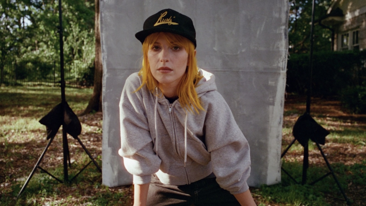 Hayley Williams aspire à "Good Ol' Days" sur une nouvelle chanson : stream