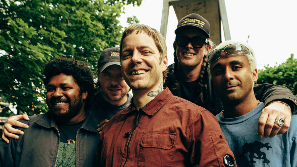 Angel Du$t annonce un nouvel album et sort le titre "Cold 2 the Touch"