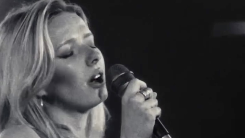 Apple Martin rejoint le groupe Jade Street pour une performance surprise à Nashville