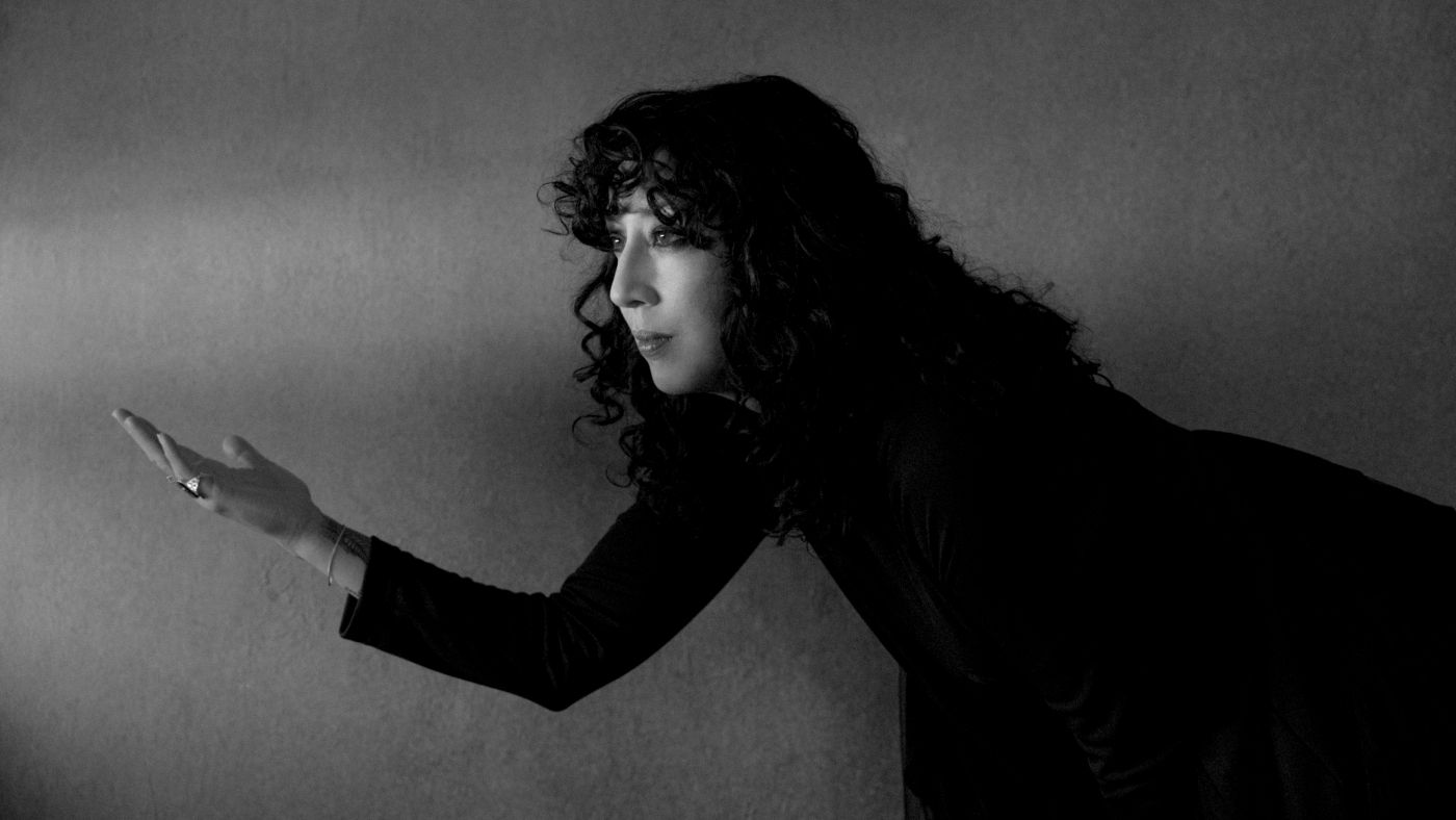 La violoncelliste expérimentale Clarice Jensen s'inspire de Bach et de quelques appareils électroniques : NPR