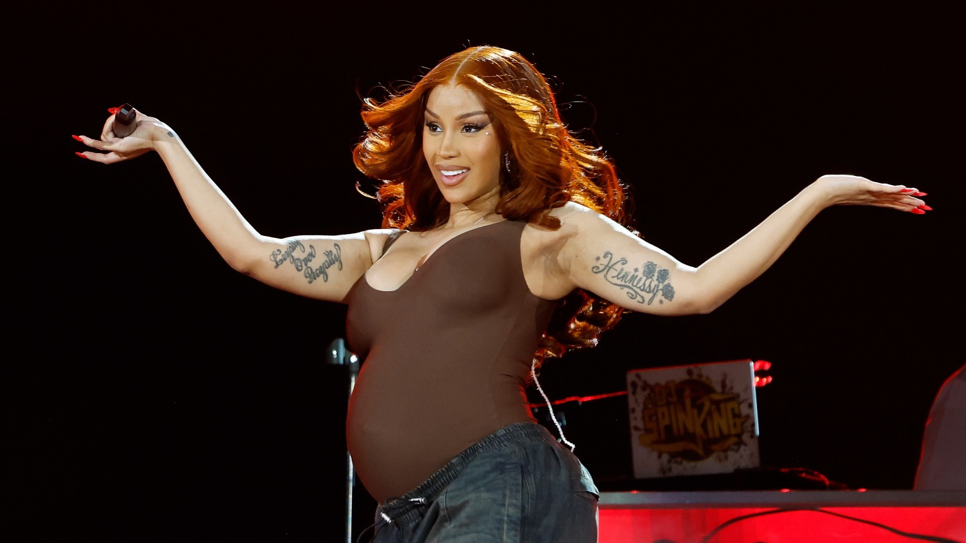 Le nouvel album de Cardi B "Am I The Drama?" débuts au n ° 1: NPR