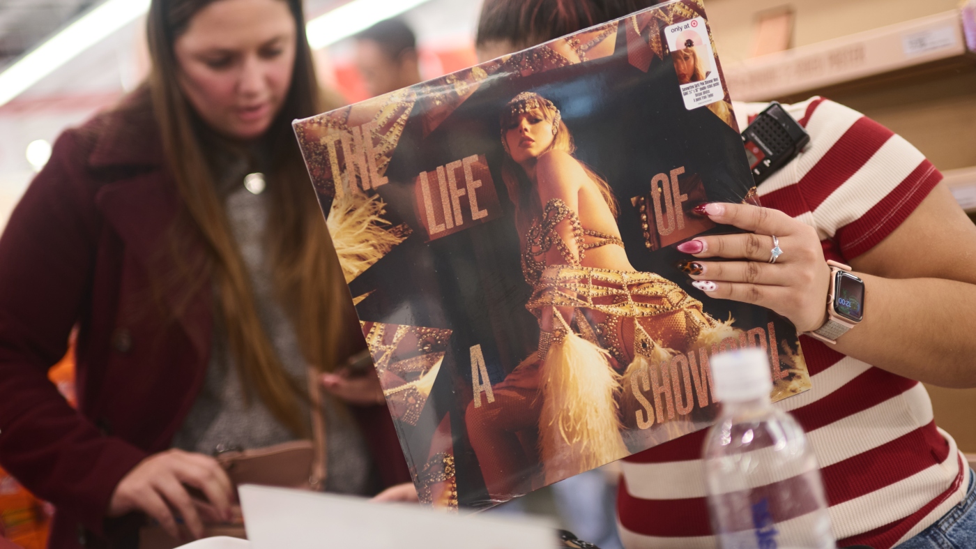 Quelle est vraiment l’importance des ventes de vinyles de Taylor Swift ? : RADIO NATIONALE PUBLIQUE