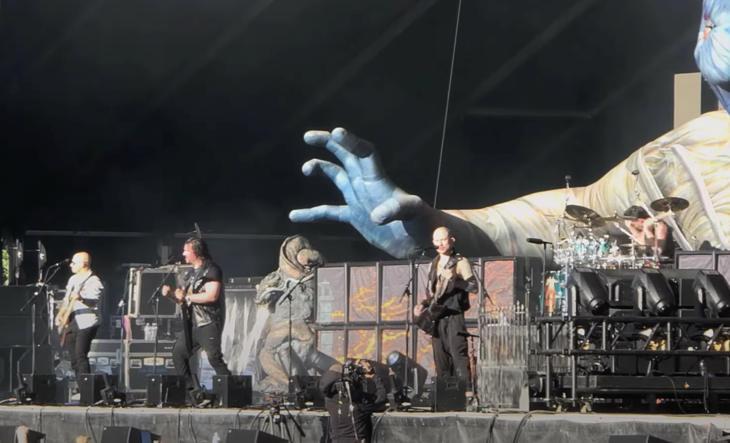 A photo of Trivium covering "Slave New World" by Sepultura live.