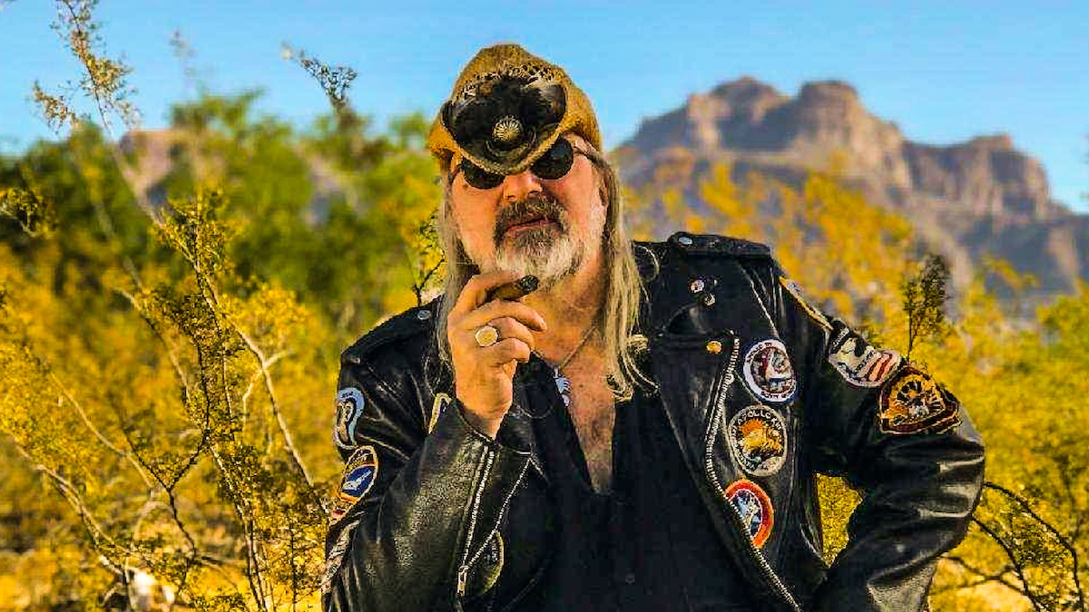 L'ancien manager de Guns N' Roses, Alan Niven, poursuit le groupe afin de publier une autobiographie