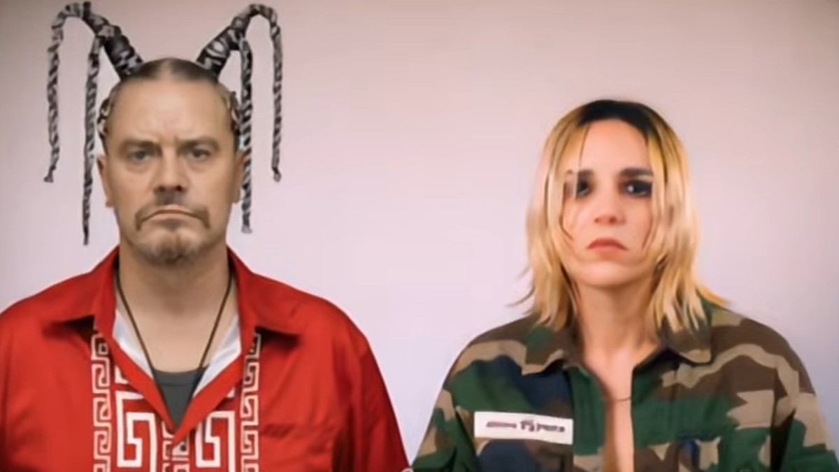 Jehnny Beth et Mike Patton s'associent sur la nouvelle chanson "Look at Me"