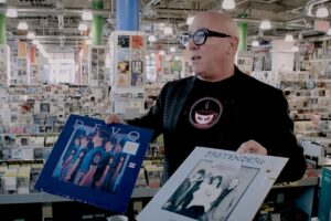 Maynard James Keenan fait du shopping chez Amoeba Records