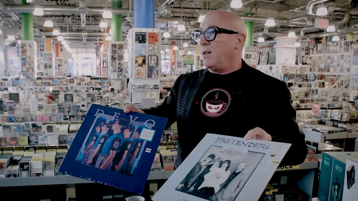 Maynard James Keenan fait du shopping chez Amoeba Records