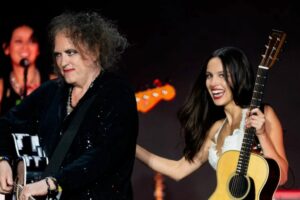 Robert Smith de The Cure est un grand fan d'Olivia Rodrigo