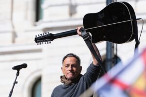 Bruce Springsteen apparaît à la manifestation contre les Kings à Minneapolis