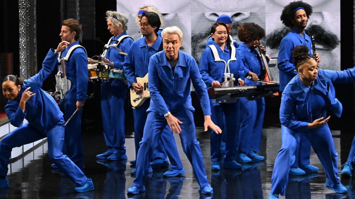 David Byrne interprète "When We Are Singing" sur Colbert