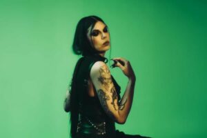 AA WILLIAMS annonce un nouvel album, Solstice ; Sort un nouveau single, « Hold It Together »