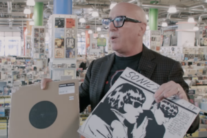 « Aucun de ces comportements n'est normal », déclare MAYNARD JAMES KEENAN à propos de l'état de la société.