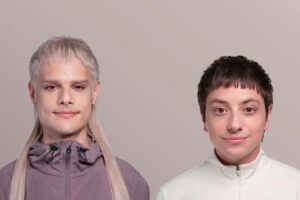 CA7RIEL et Paco Amoroso annoncent la « tournée mondiale FREE SPIRITS » 2026