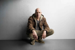 Devin Townsend annonce un nouvel album The Moth et partage « Enter the City »