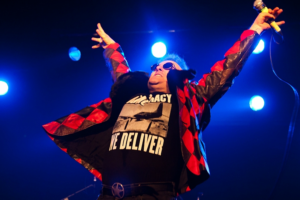 JELLO BIAFRA fait des progrès après un AVC hémorragique, mise à jour de la famille