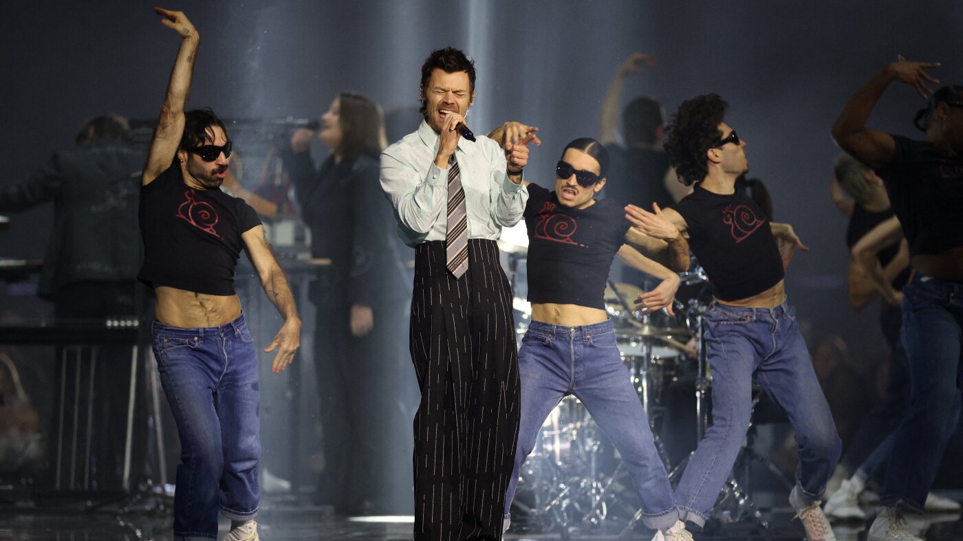 Le nouvel album de Harry Styles est un énorme succès dans les charts : NPR