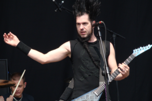 MATT ZANE dépasse encore une fois les limites et partage un morceau inédit de WAYNE STATIC tout en recherchant un nouveau chanteur pour rééditer les chansons de STATIC