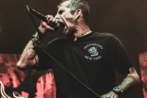 RANDY BLYTHE de LAMB OF GOD sur les groupes qui ne parlent pas de l'administration actuelle : « Grow A Spine »
