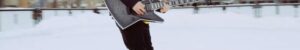 TEEMU MÄNTYSAARI a déchiré une partie de « Let There Be Shred » de MEGADETH pendant qu'il faisait du patinage sur glace